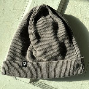 Nobis Toque like new